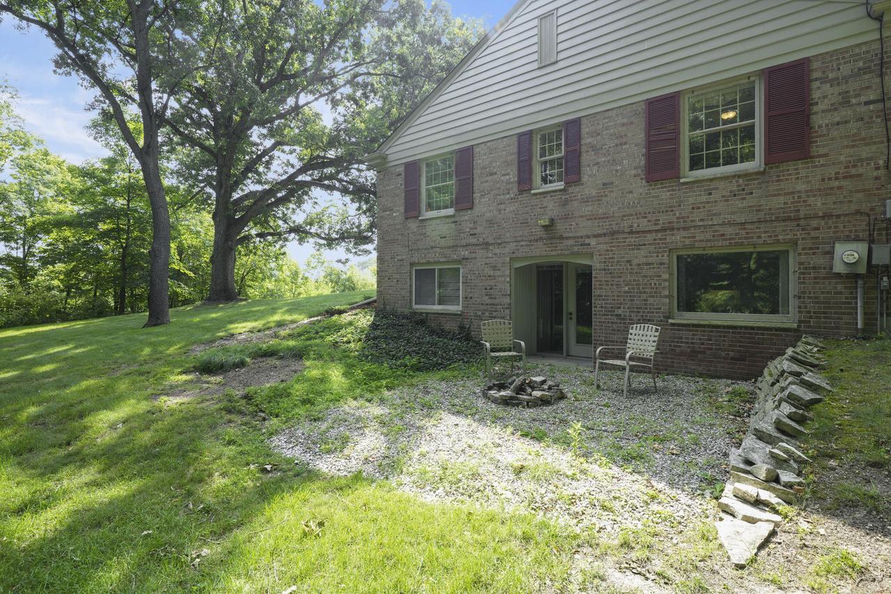 2211 Rivershore DRIVE