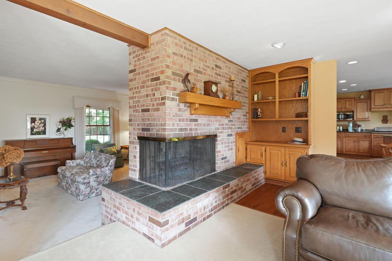 2211 Rivershore DRIVE