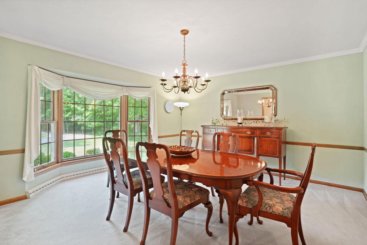 2211 Rivershore DRIVE