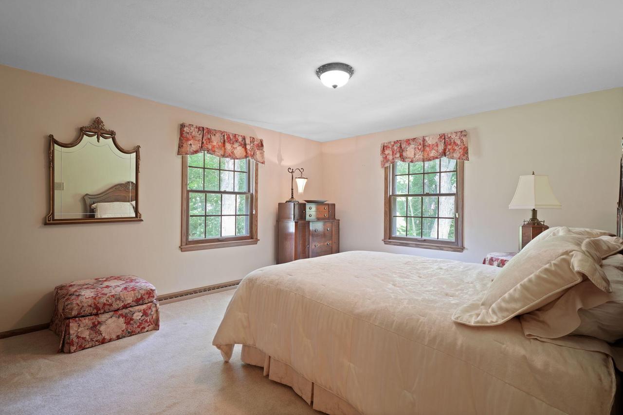 2211 Rivershore DRIVE