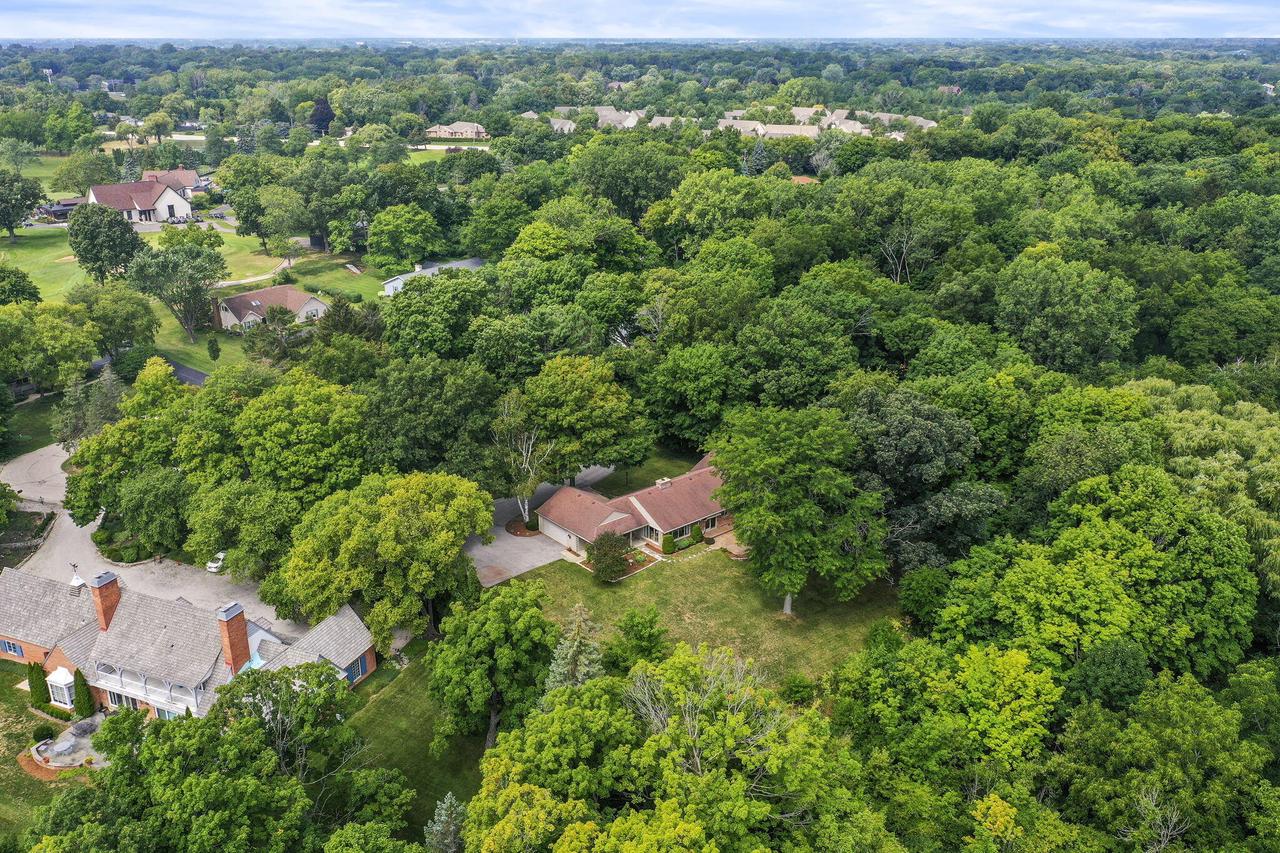 2211 Rivershore DRIVE