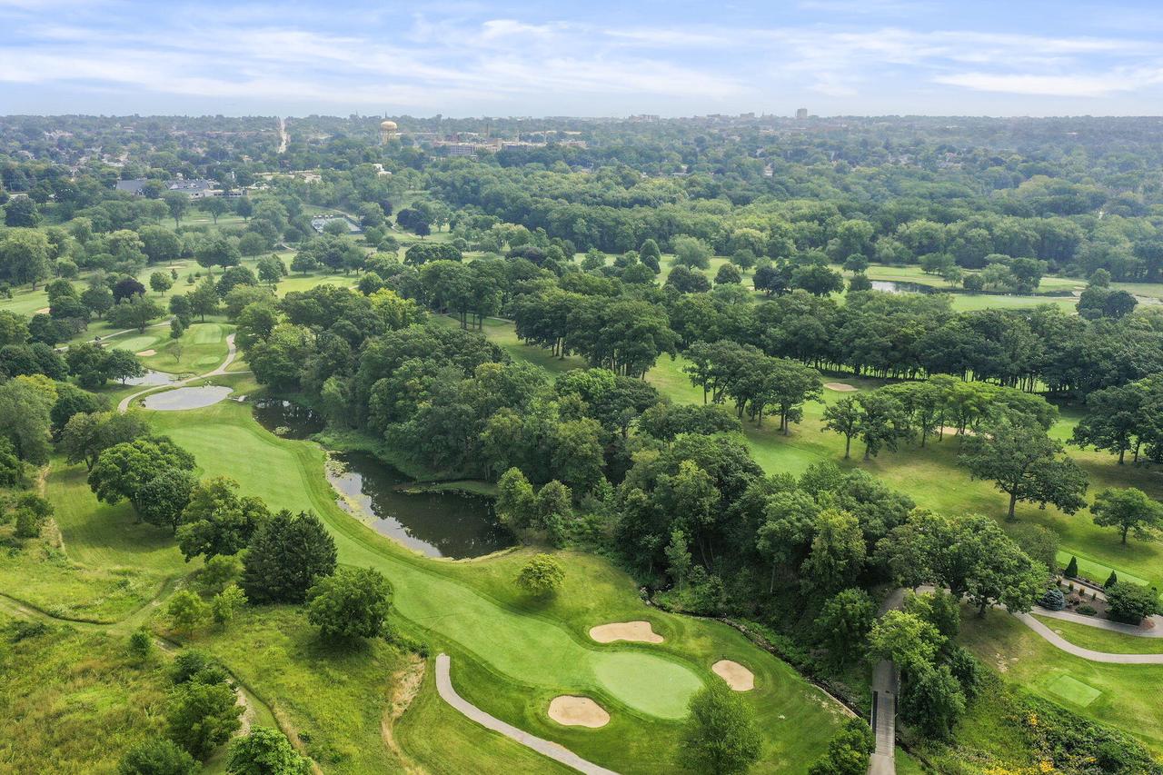 2211 Rivershore DRIVE