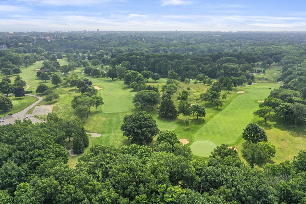 2211 Rivershore DRIVE