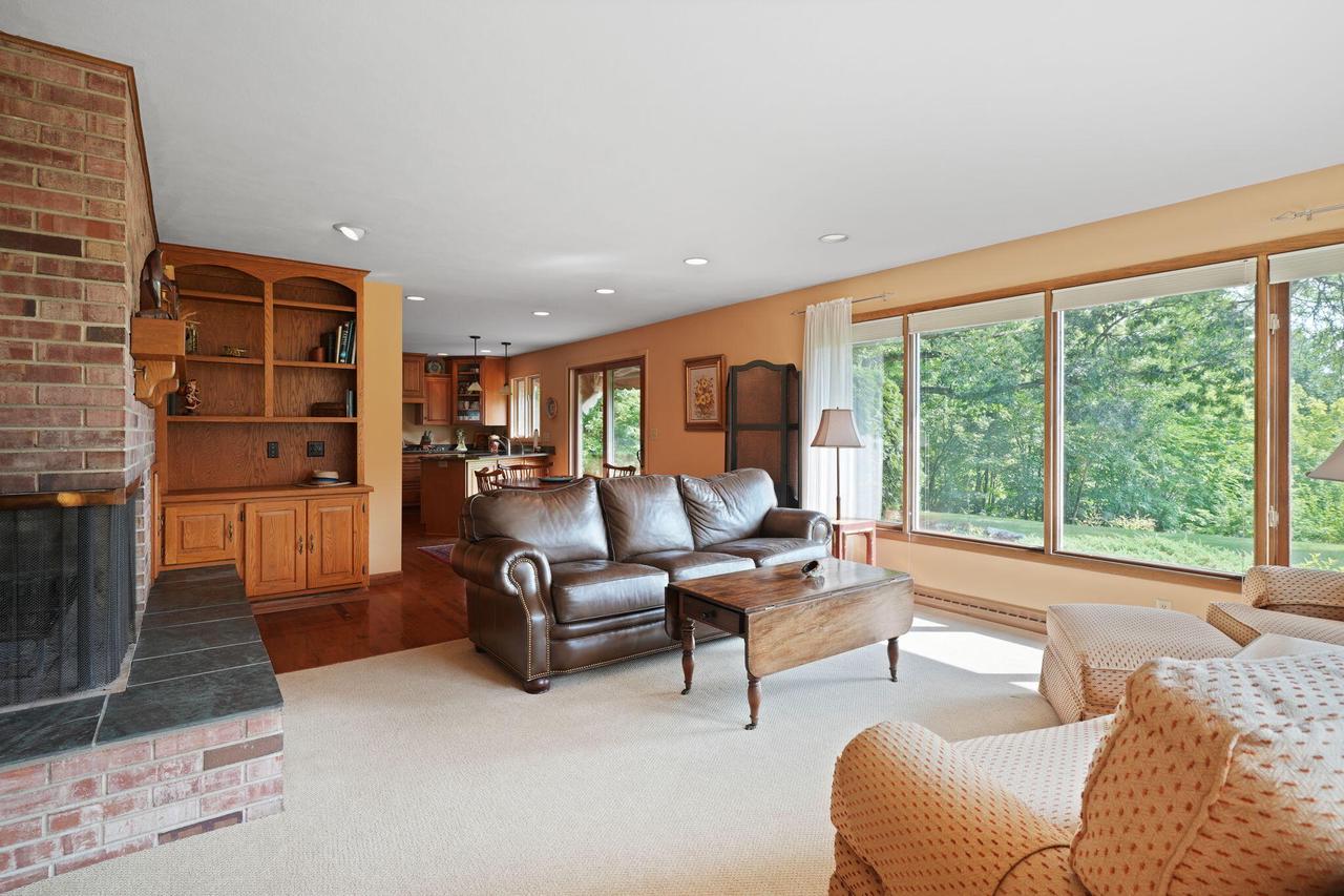 2211 Rivershore DRIVE