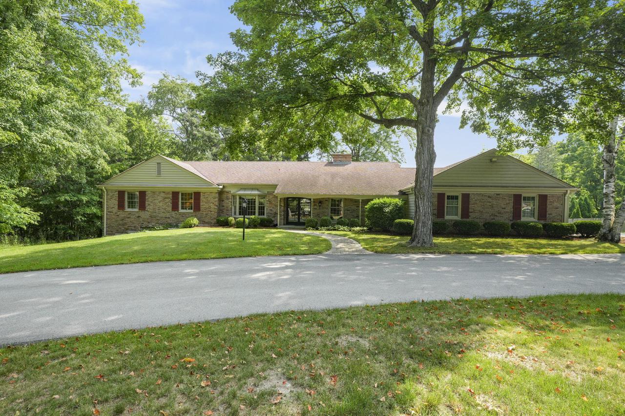 2211 Rivershore DRIVE