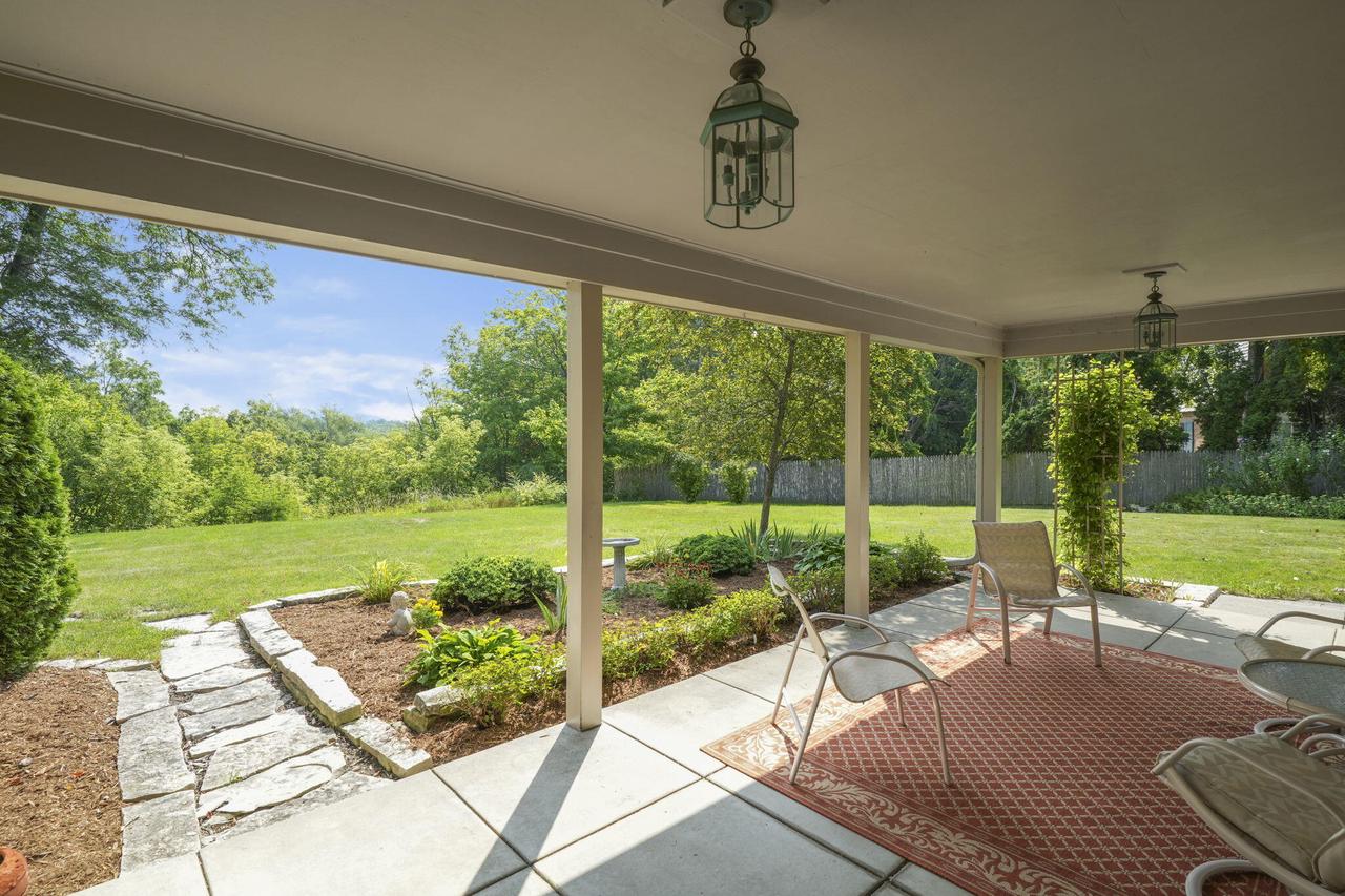 2211 Rivershore DRIVE