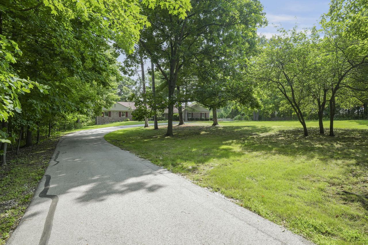 2211 Rivershore DRIVE