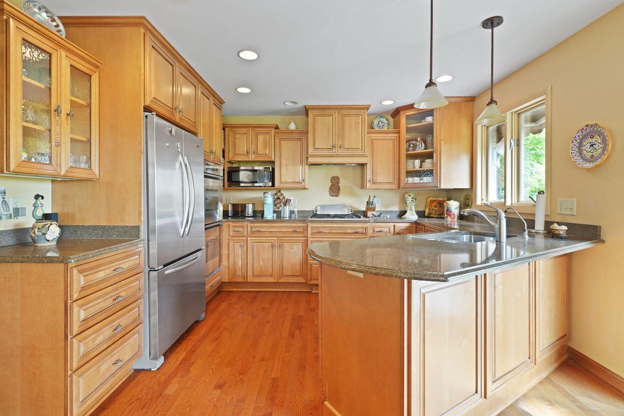 2211 Rivershore DRIVE