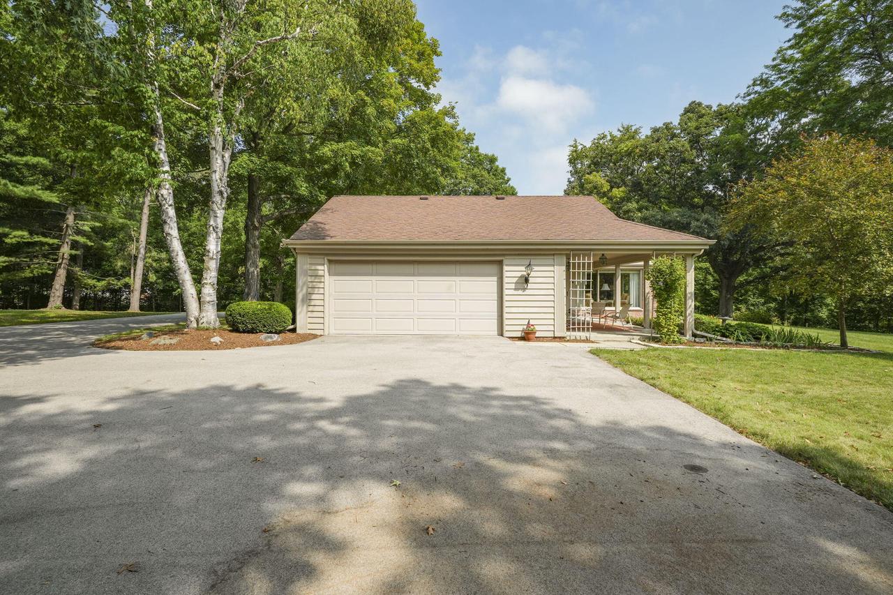 2211 Rivershore DRIVE