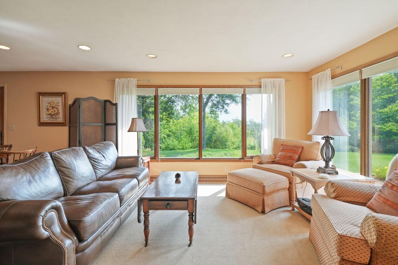 2211 Rivershore DRIVE