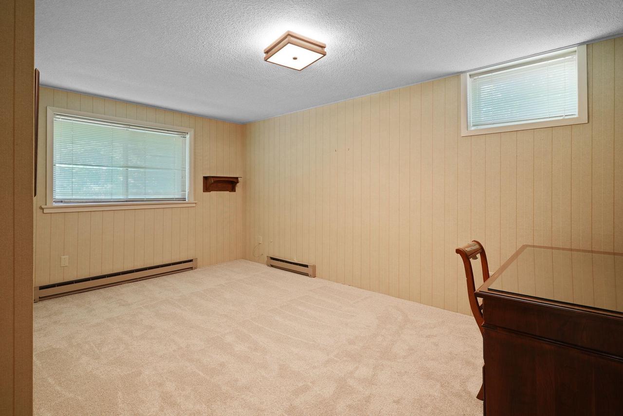 2211 Rivershore DRIVE