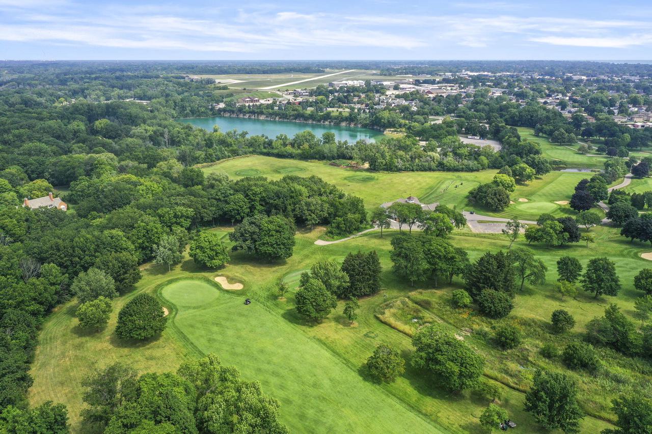 2211 Rivershore DRIVE