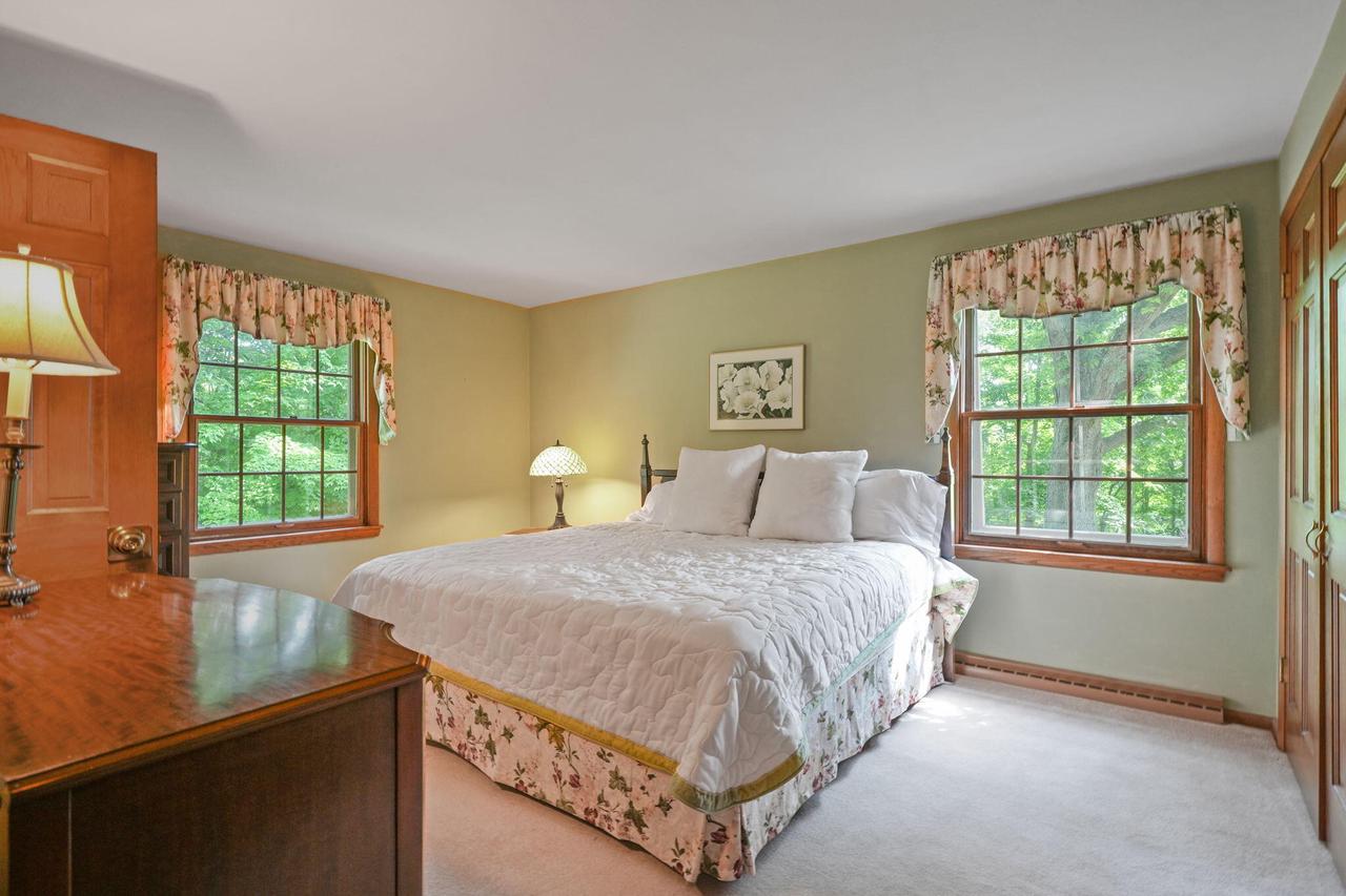 2211 Rivershore DRIVE