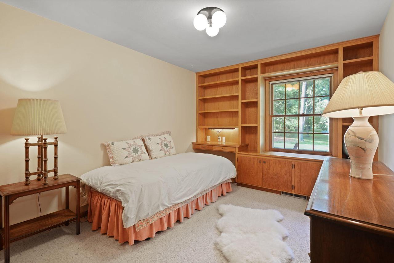 2211 Rivershore DRIVE