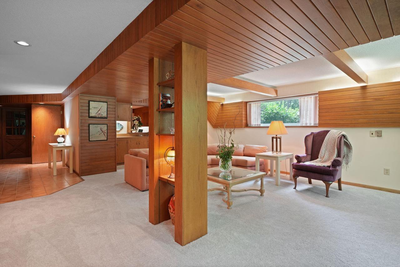 2211 Rivershore DRIVE