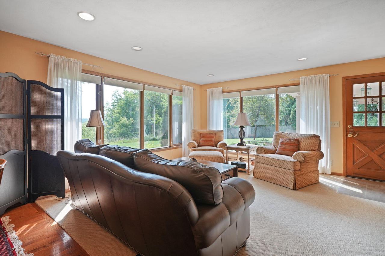 2211 Rivershore DRIVE