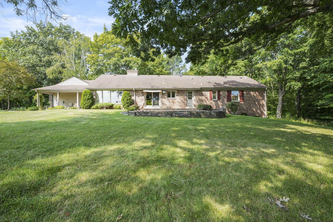 2211 Rivershore DRIVE