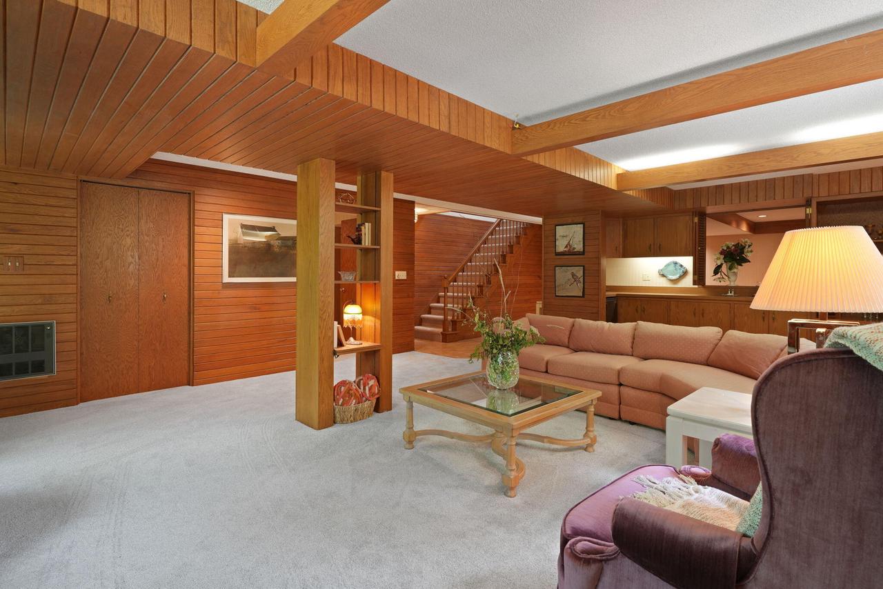 2211 Rivershore DRIVE