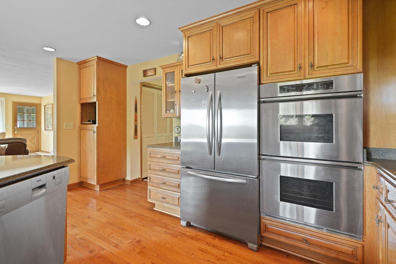 2211 Rivershore DRIVE