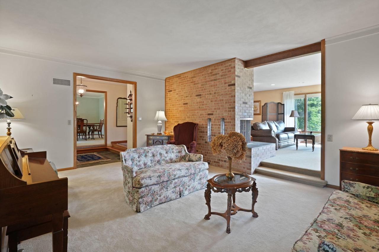 2211 Rivershore DRIVE