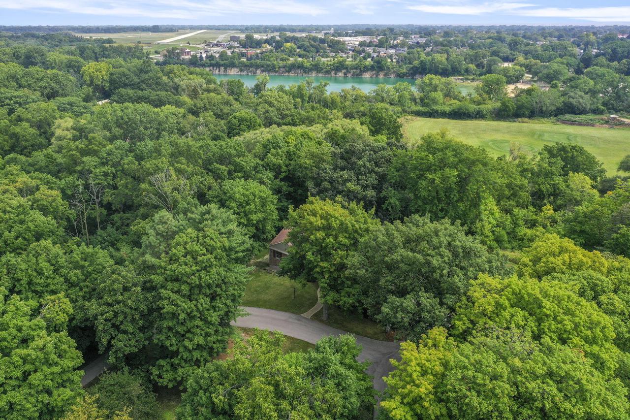 2211 Rivershore DRIVE