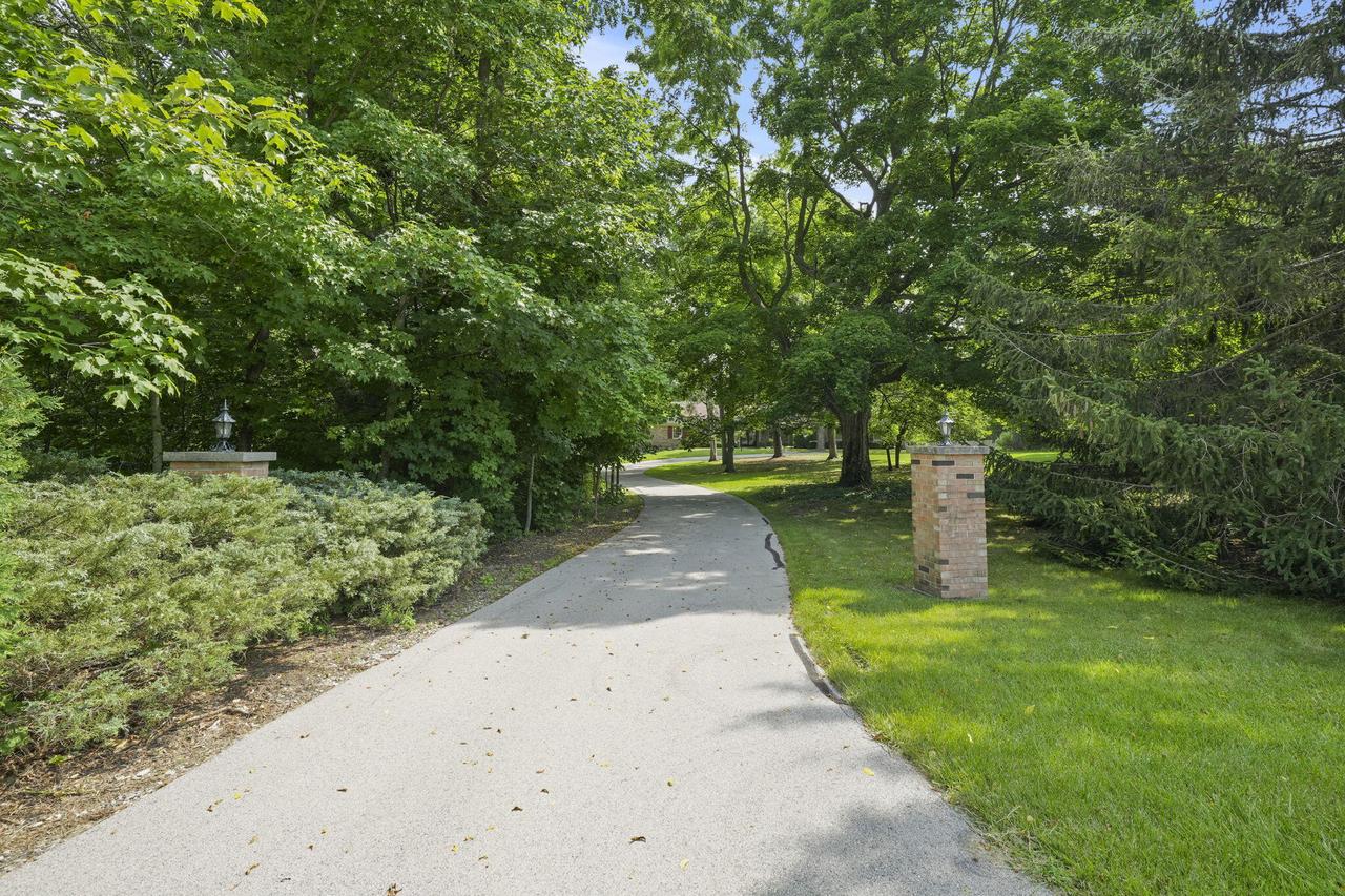 2211 Rivershore DRIVE