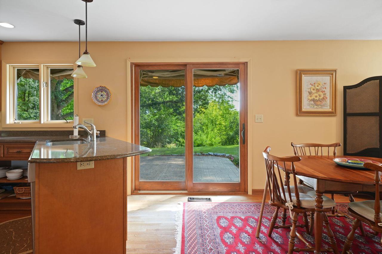 2211 Rivershore DRIVE