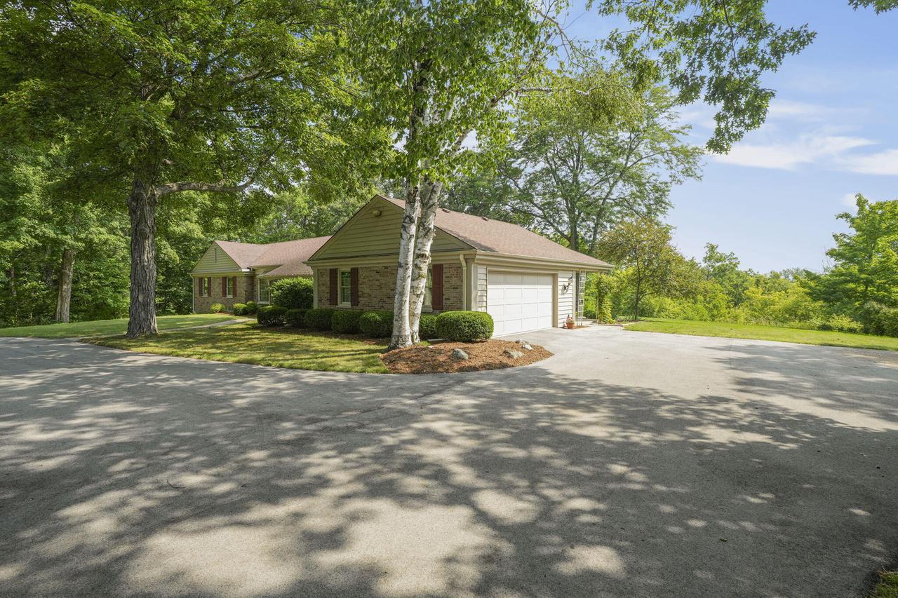 2211 Rivershore DRIVE