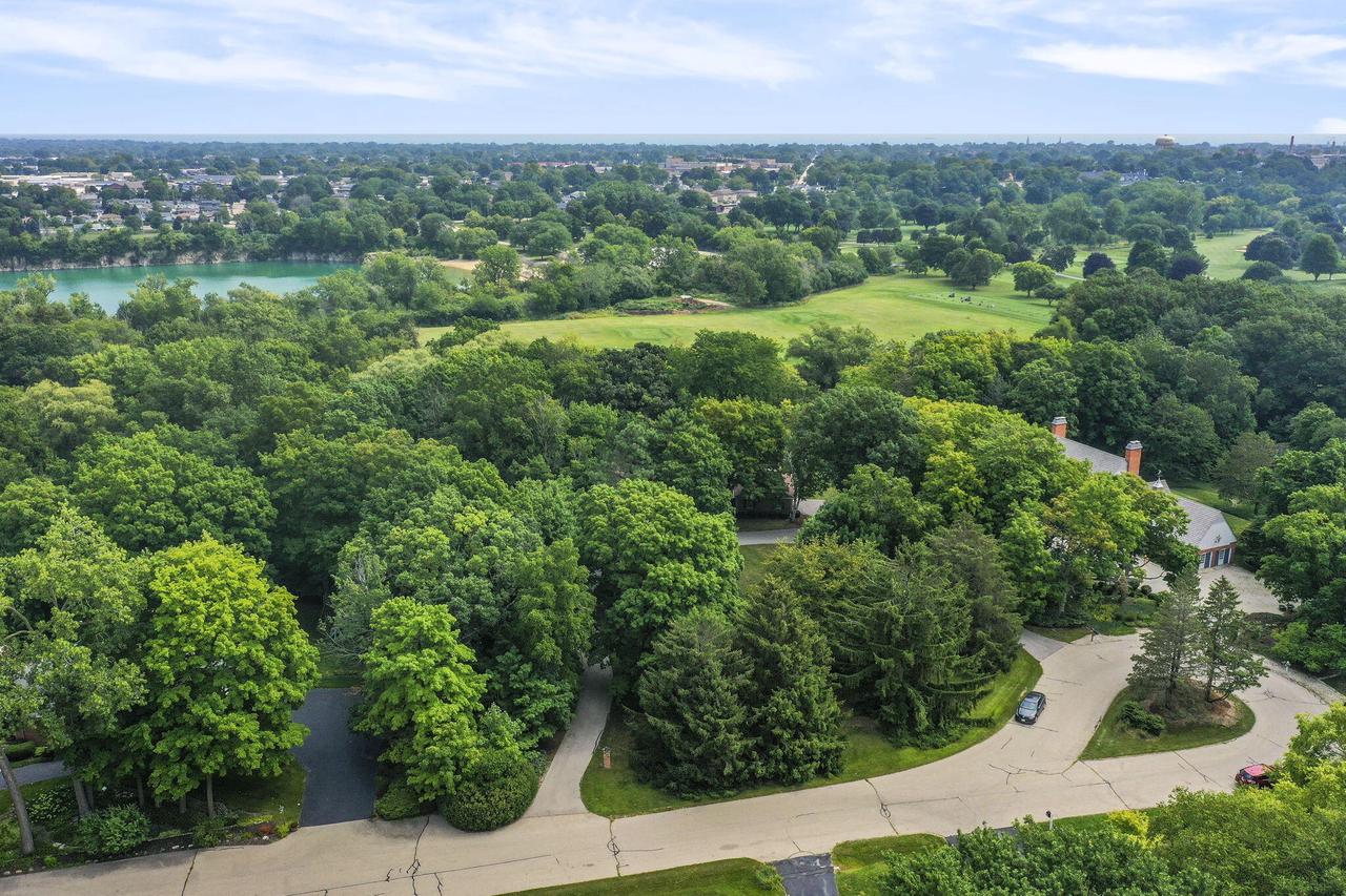 2211 Rivershore DRIVE