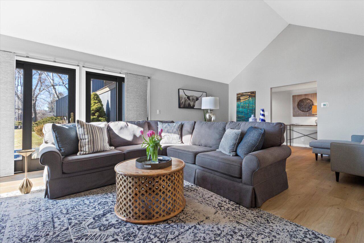 1 Deepwood DRIVE B-1