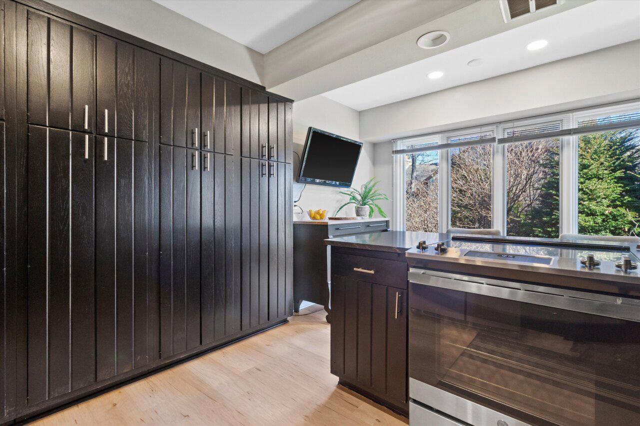 1 Deepwood DRIVE B-1