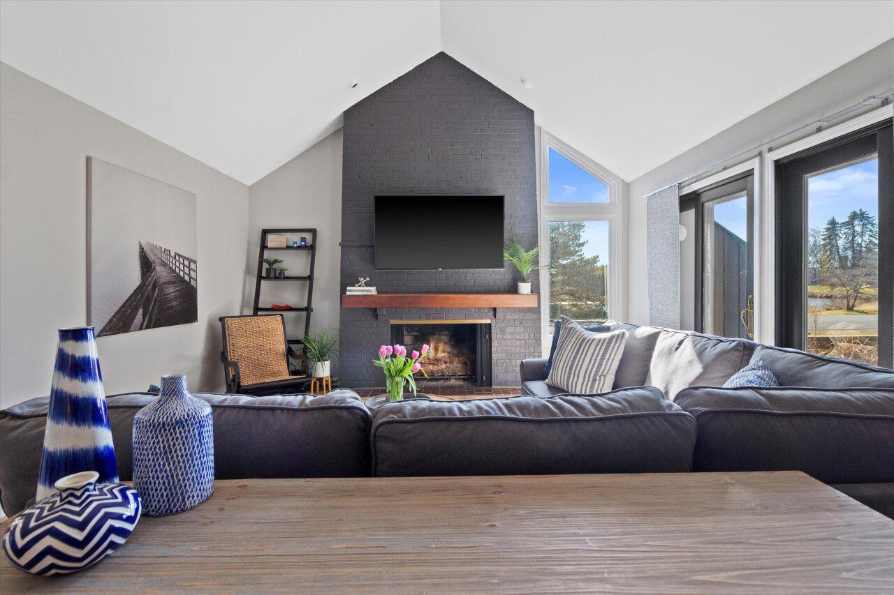 1 Deepwood DRIVE B-1