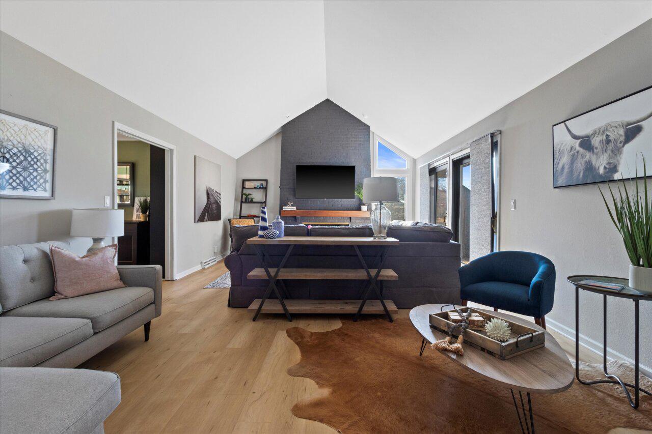 1 Deepwood DRIVE B-1