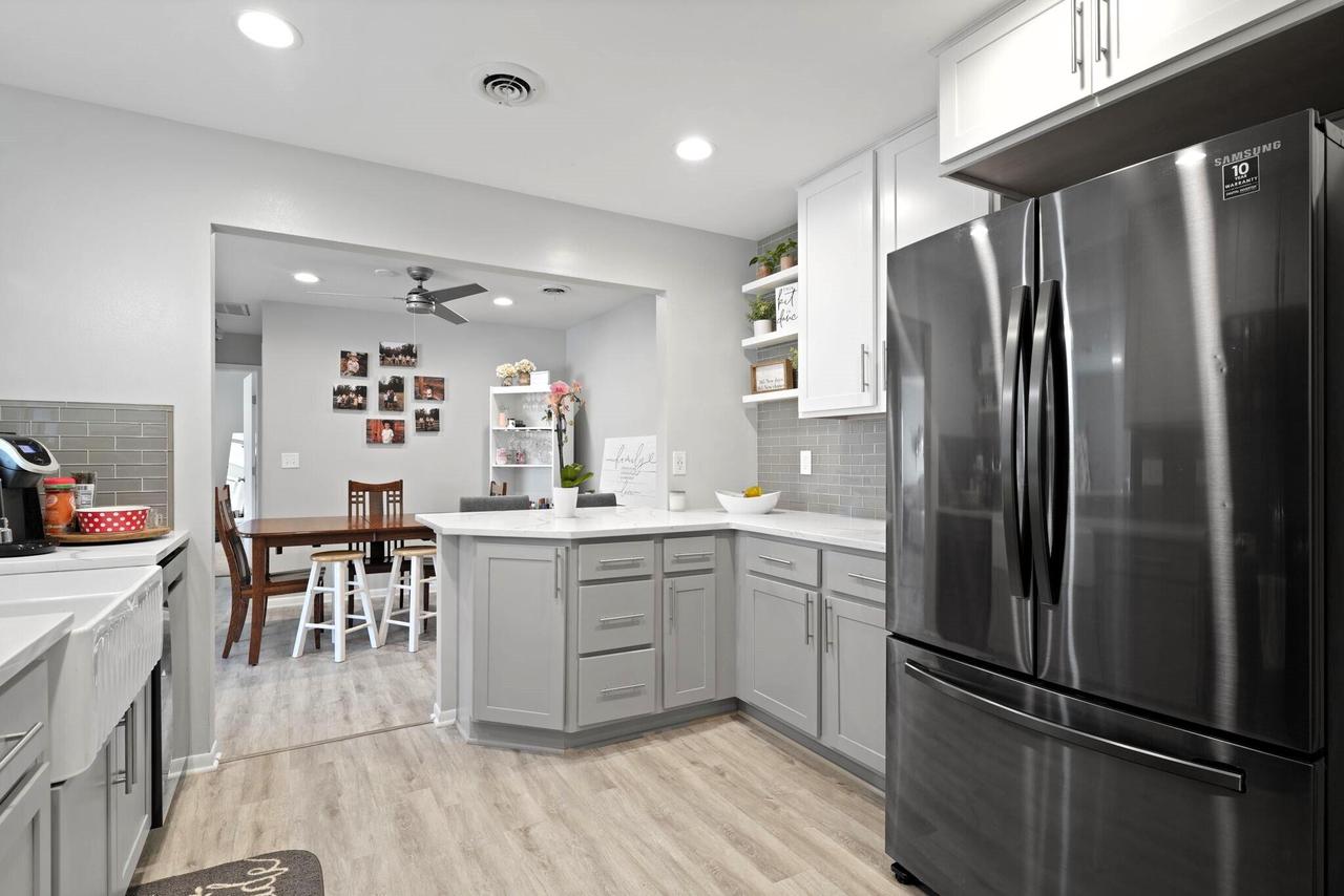 6611 Mariner DRIVE 8