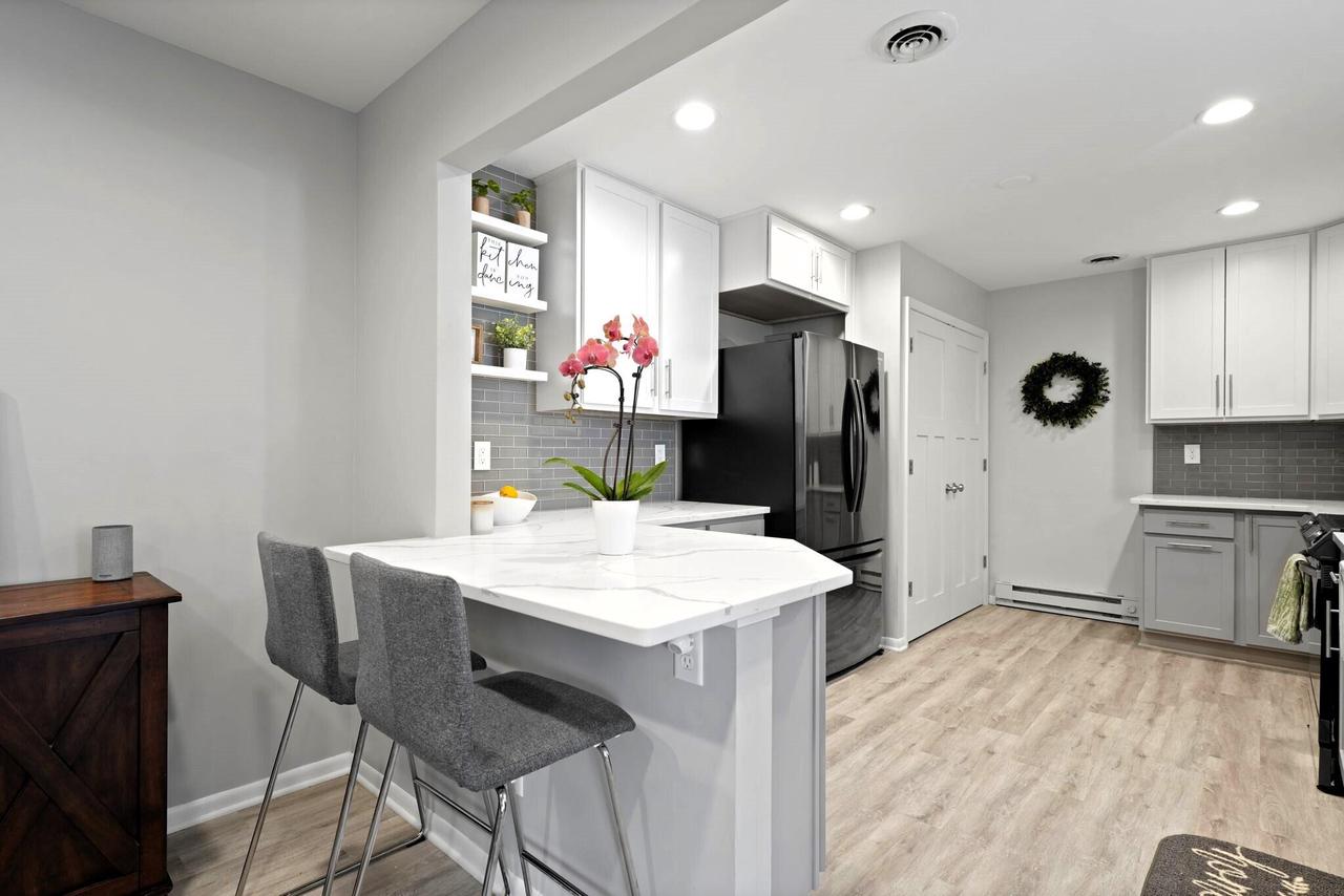 6611 Mariner DRIVE 8