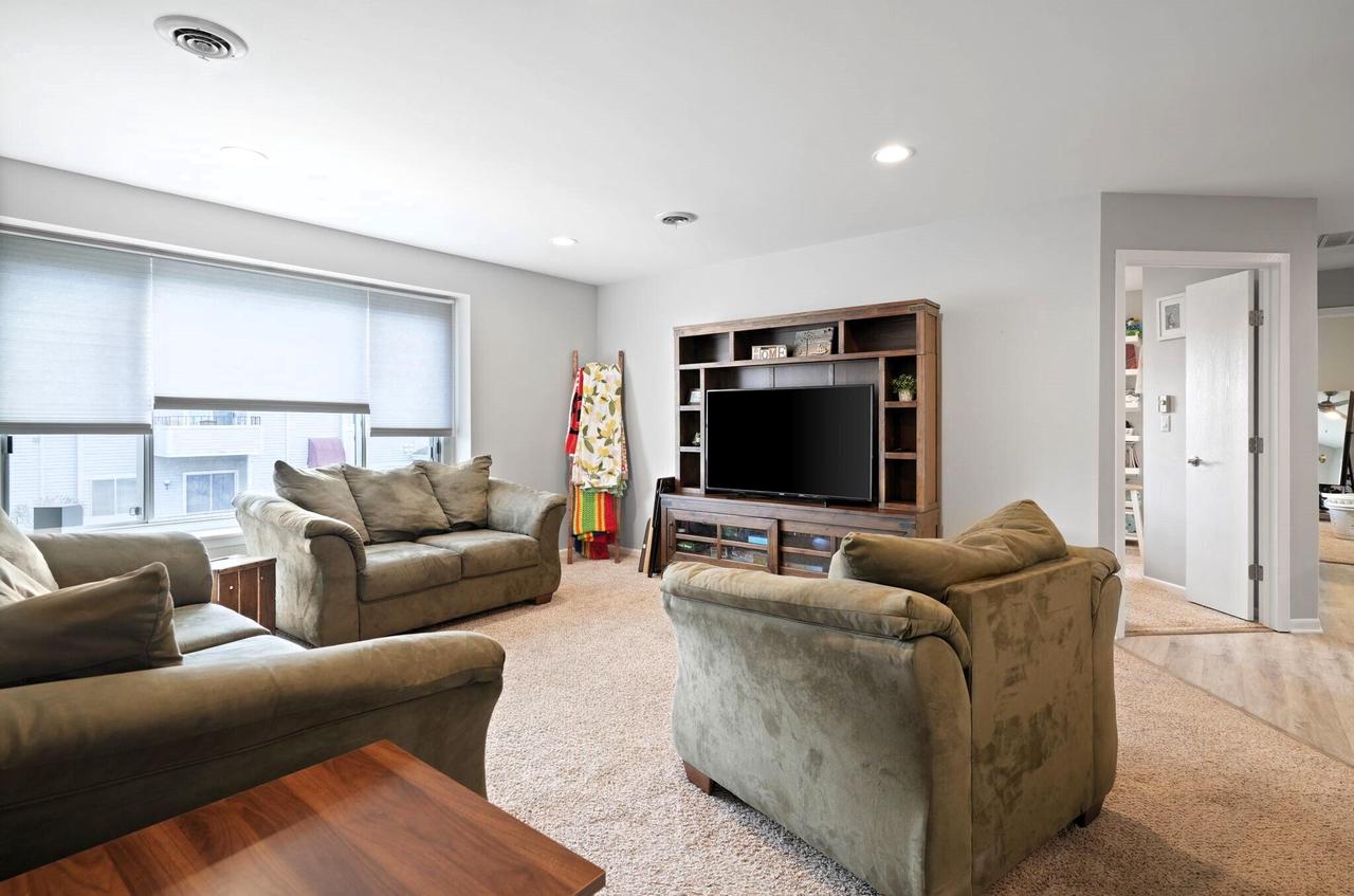 6611 Mariner DRIVE 8