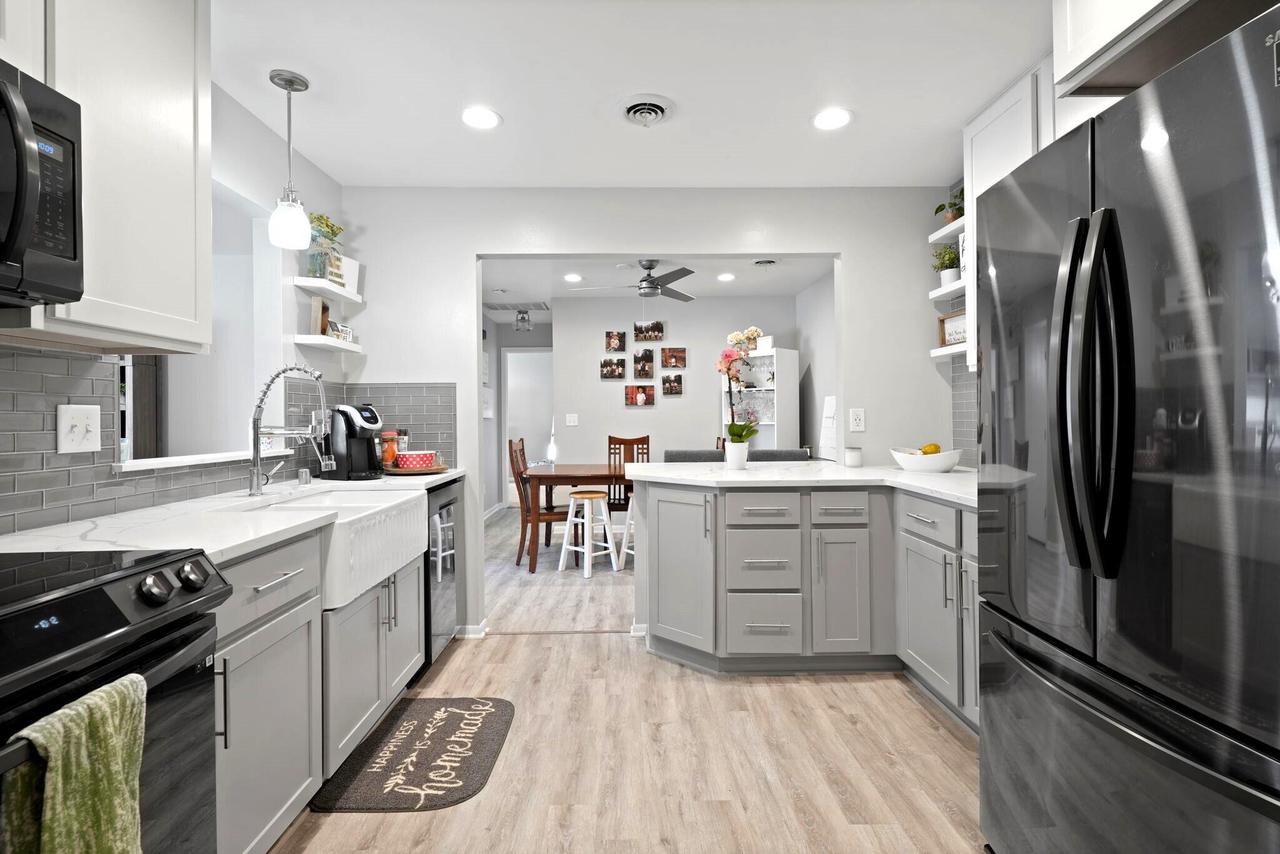 6611 Mariner DRIVE 8