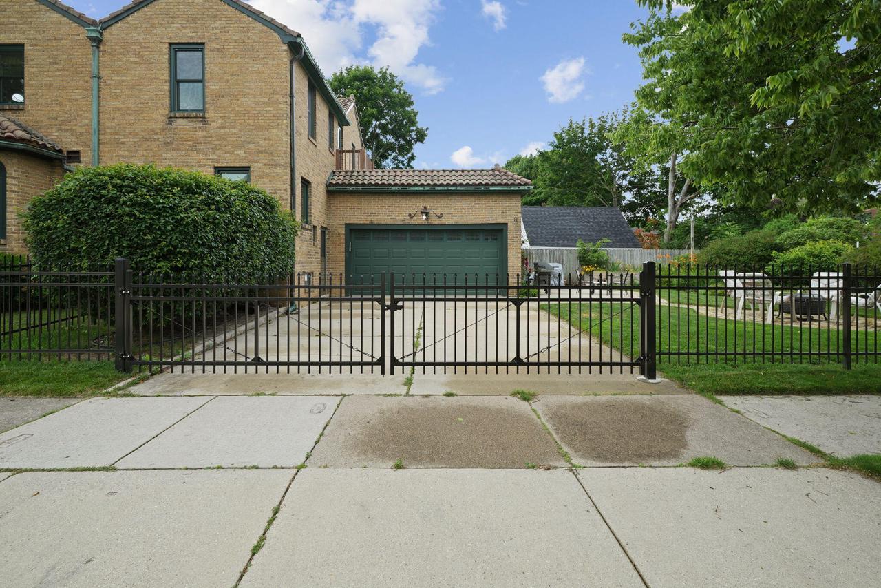 3005 North Main STREET