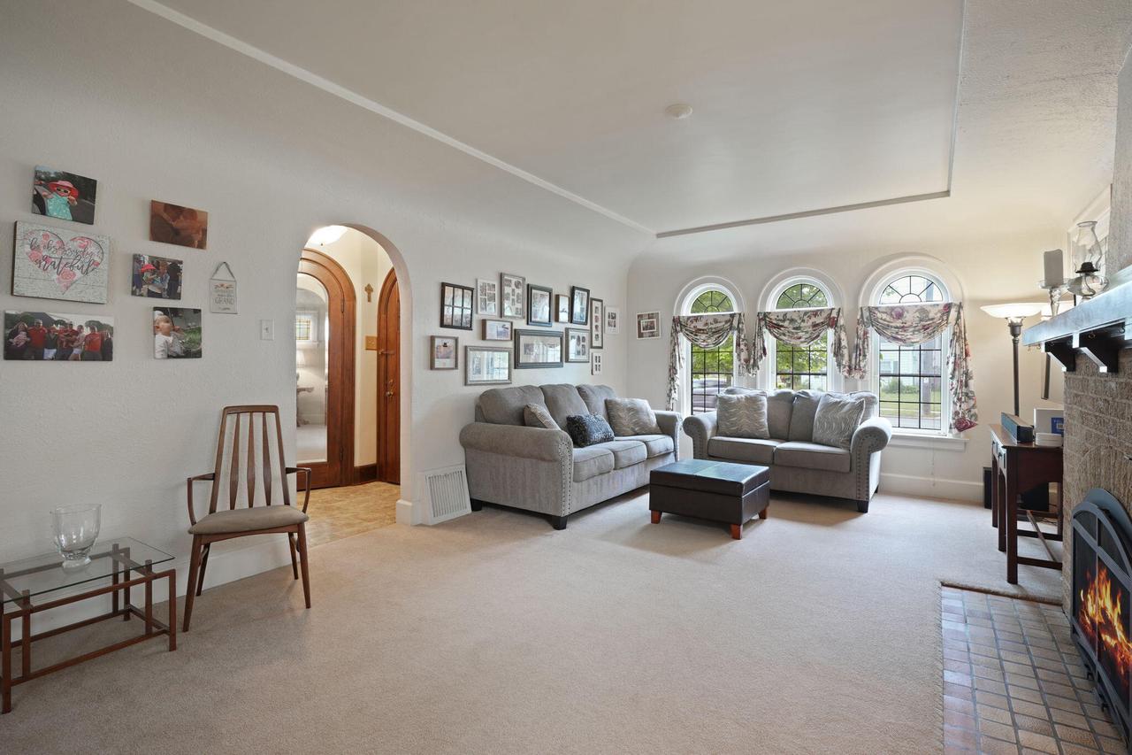 3005 North Main STREET