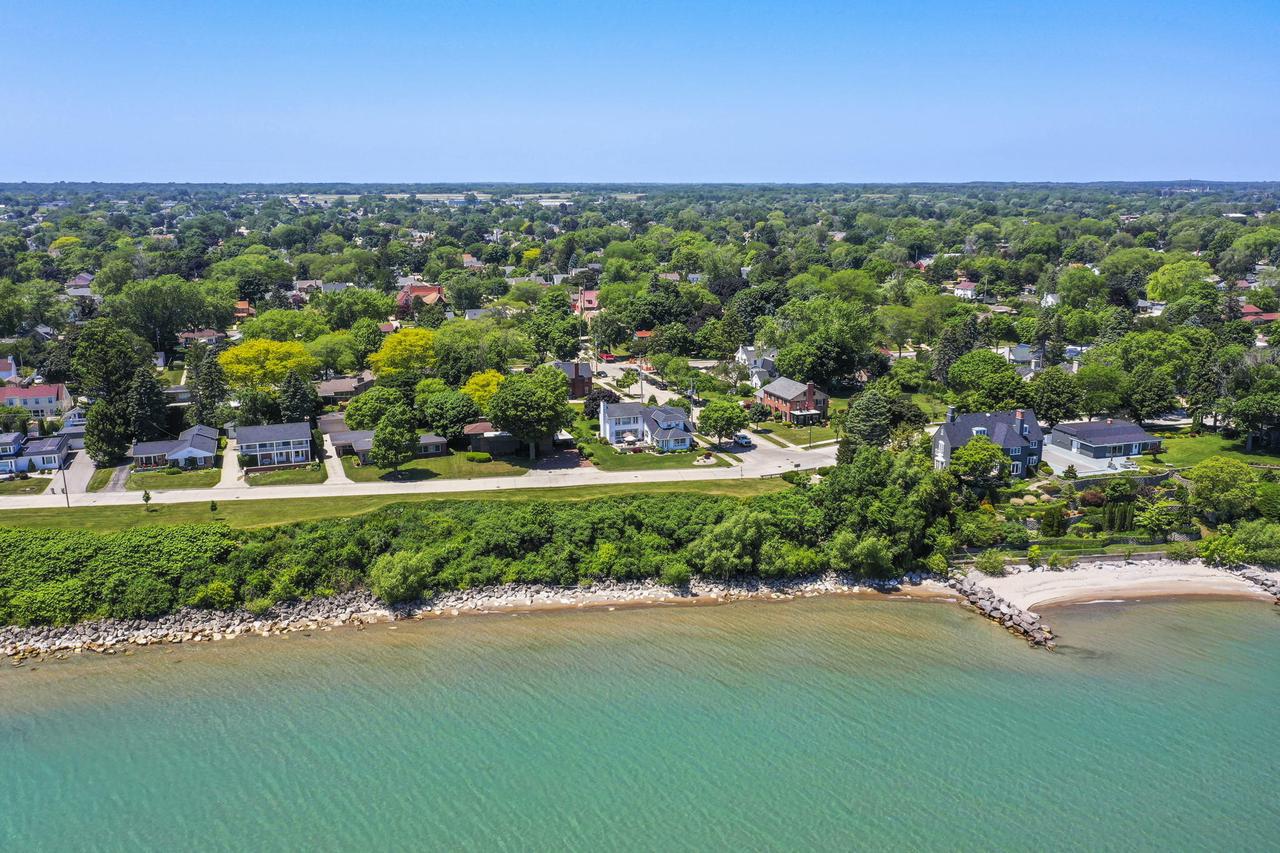 3005 North Main STREET