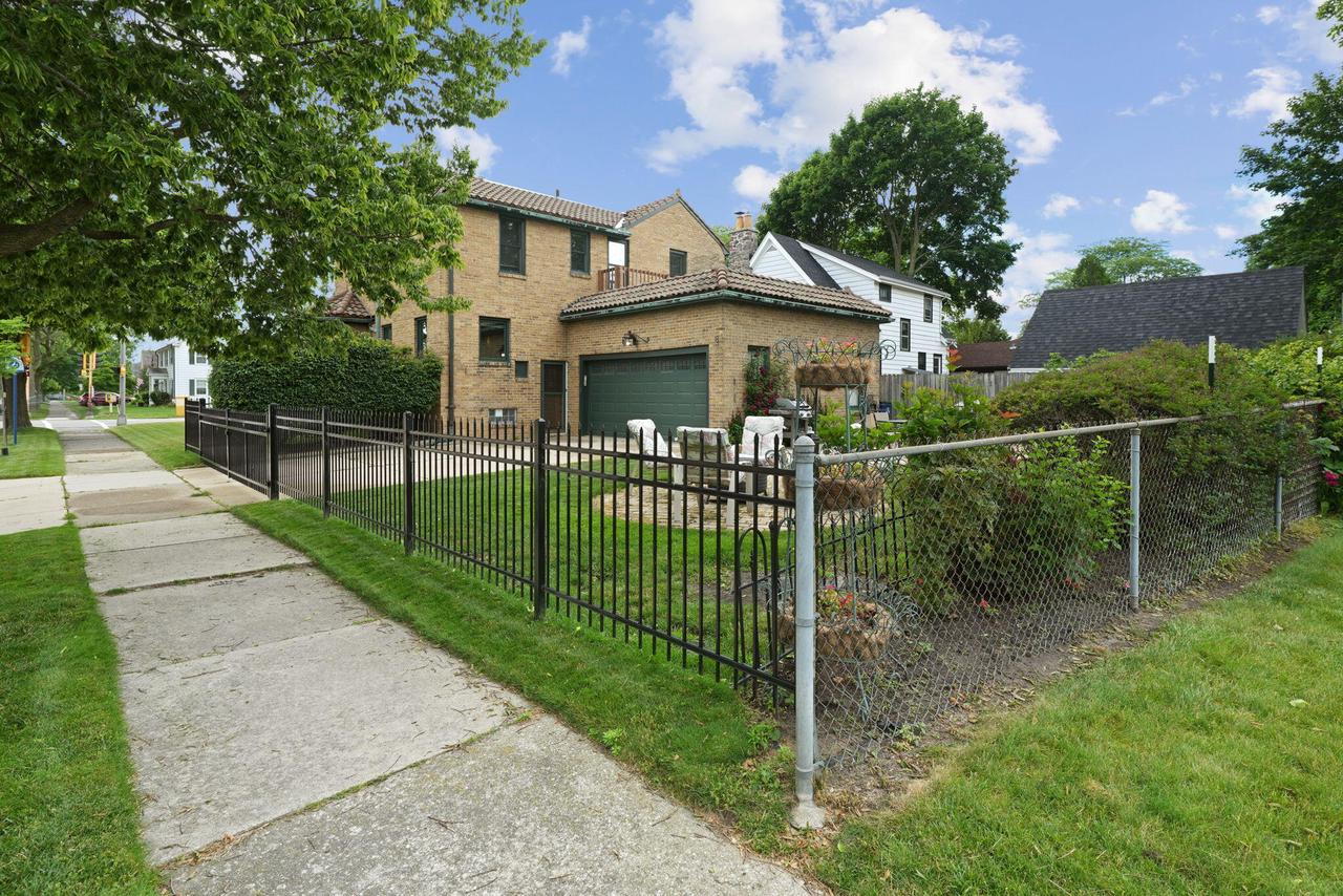 3005 North Main STREET