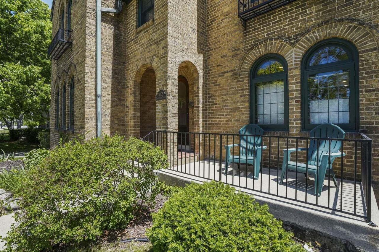 3005 North Main STREET