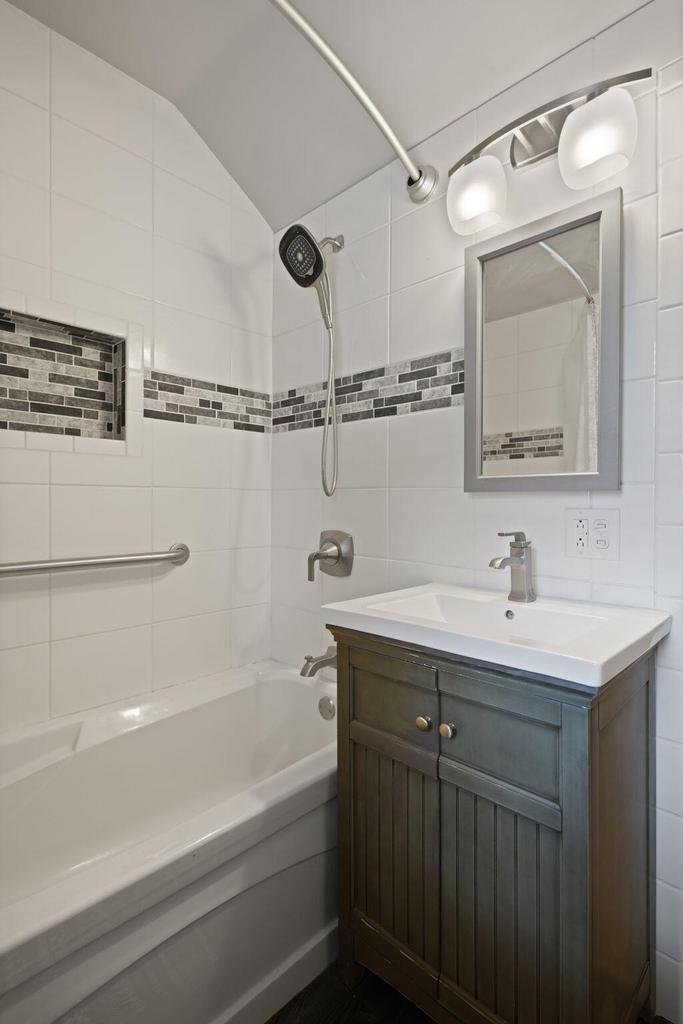 3005 North Main STREET