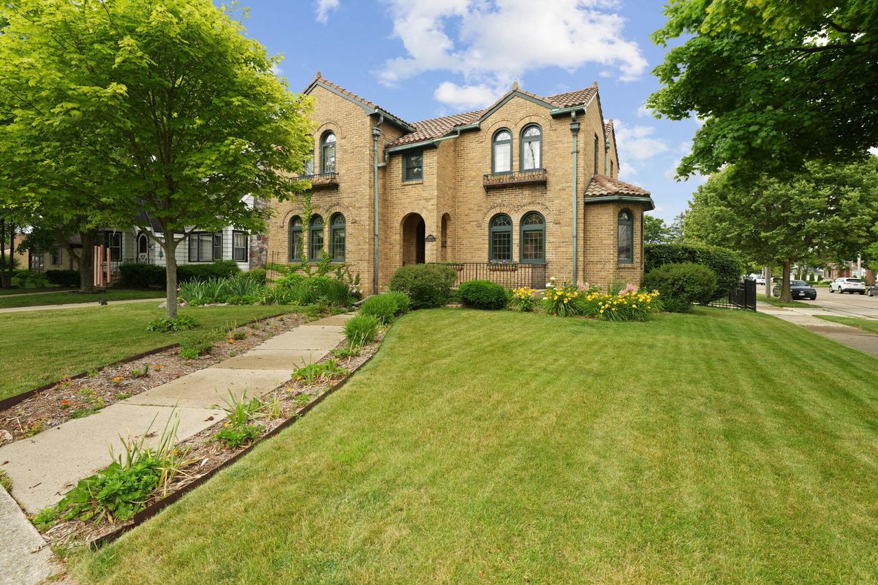 3005 North Main STREET