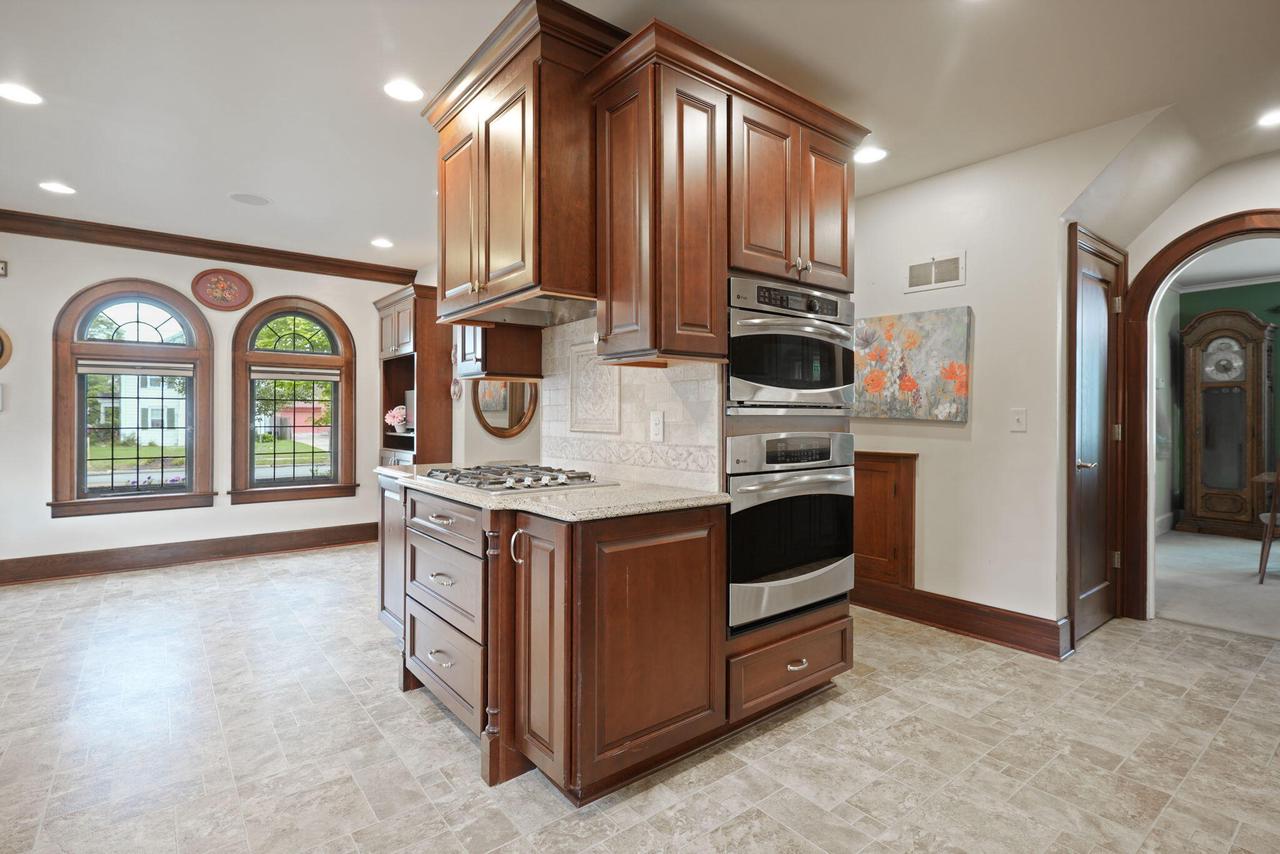 3005 North Main STREET