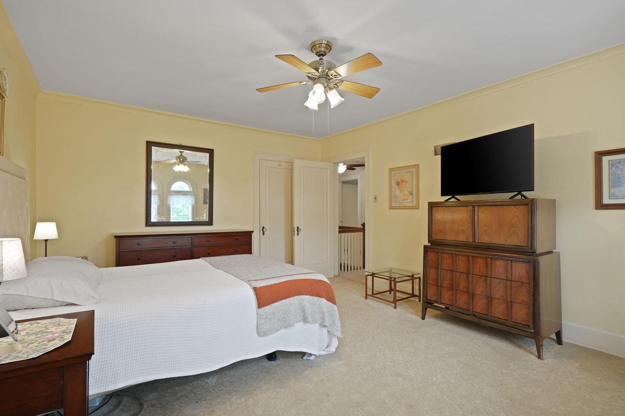 3005 North Main STREET