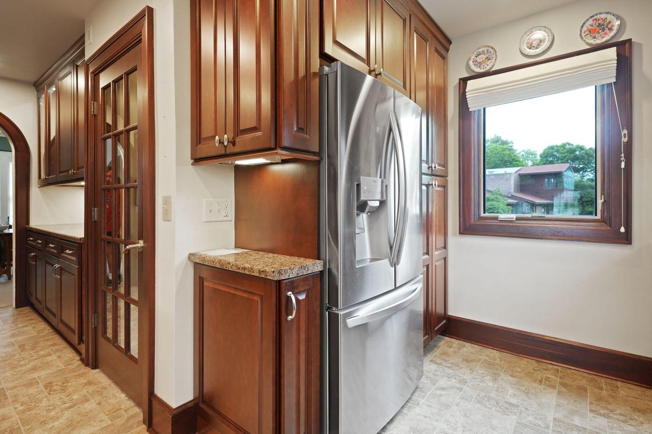 3005 North Main STREET