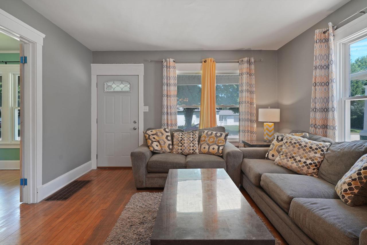 1429 Plainfield AVENUE