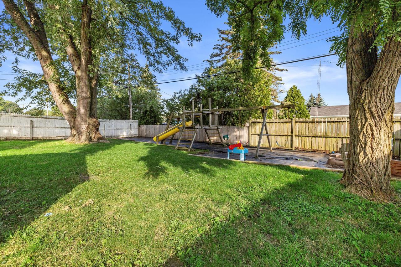 2708 Pinehurst AVENUE