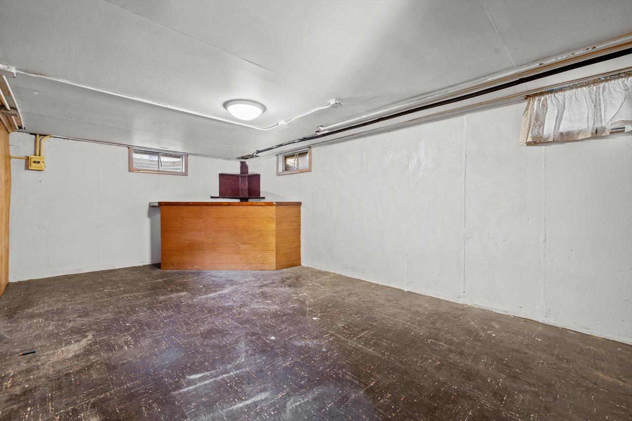 2708 Pinehurst AVENUE